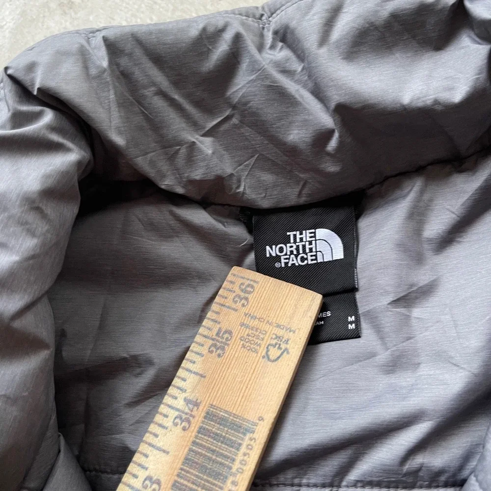 The North Face 550 Down Puffer Jacket Mens Medium Grey Full Zip Flawed